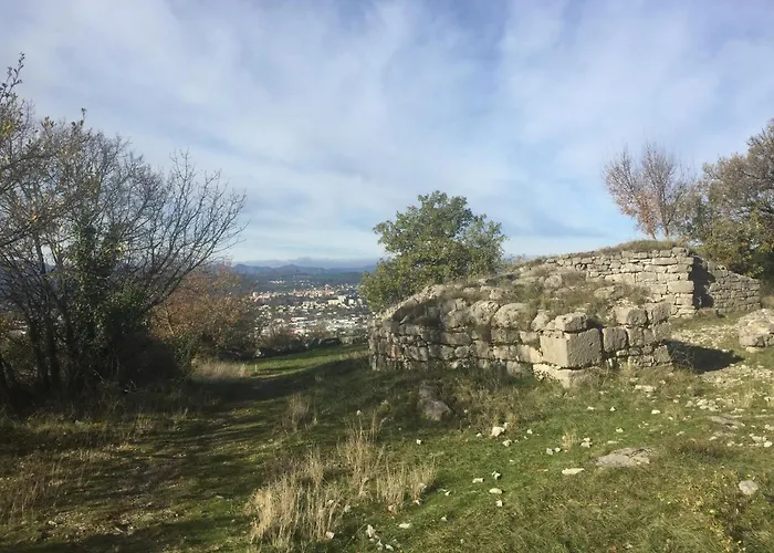 La Tour De L\'Hirondelle